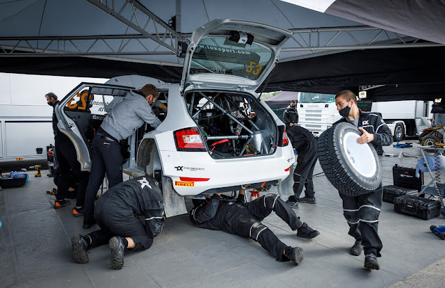 Skoda Rally Mechanics in service area