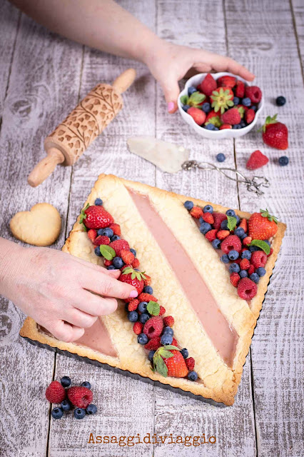 Crostata con crema ai frutti di bosco