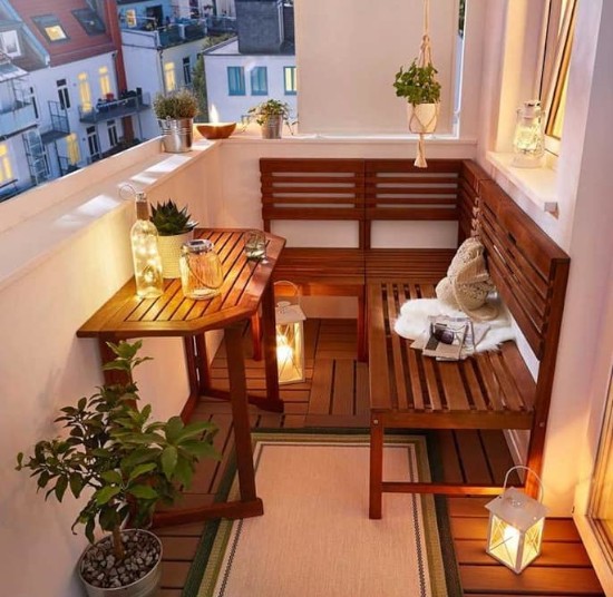 taman kering di balkon rumah minimalis