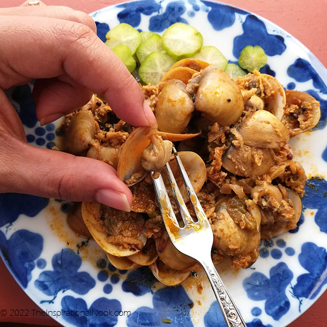 Eating cockles and clams with a fork