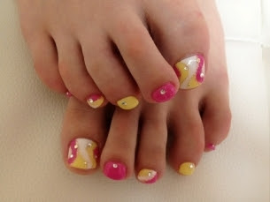 Pretty-Pedicure-Nail-Art-Ideas-for-2012