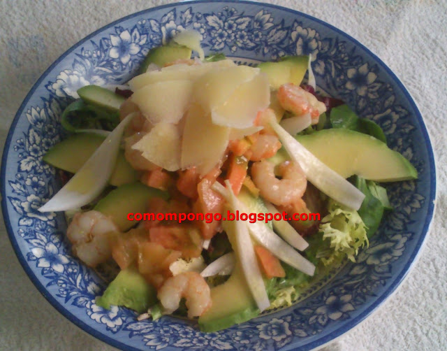 Ensalada de gambas con vinagreta de jengibre.