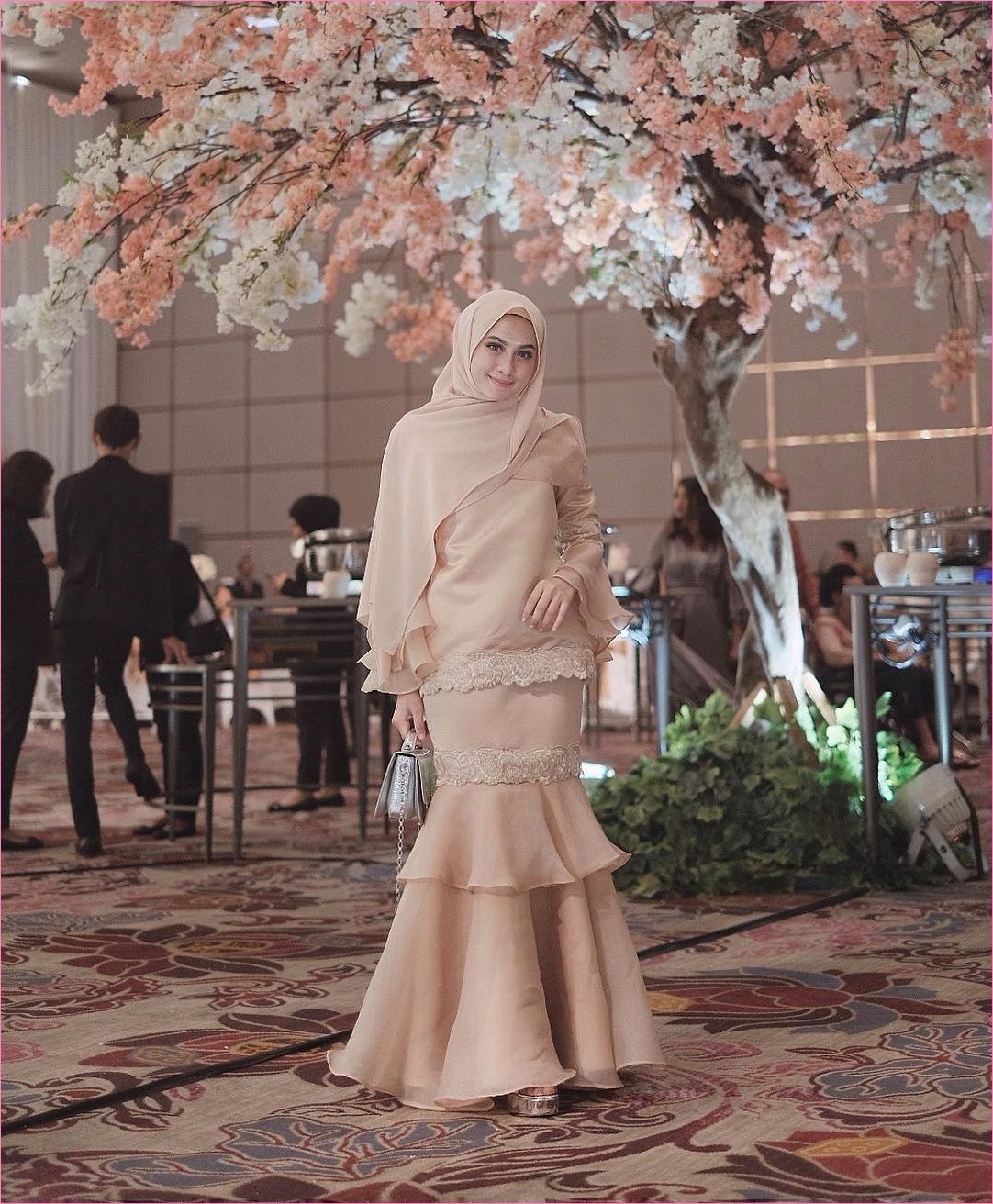 Outfit Baju Bridesmaid Berhijab Ala Selebgram 2018