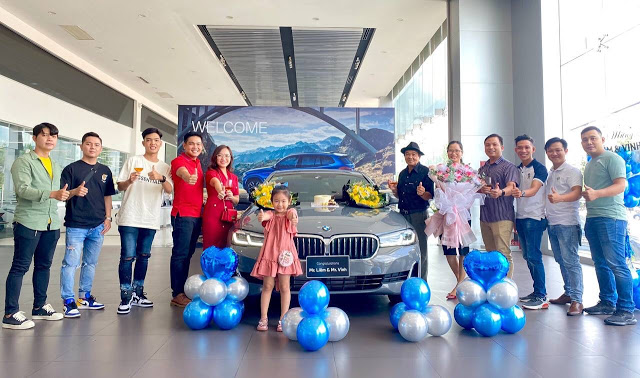 Anh TL và gia đình bên chiếc BMW mua được nhờ Hên Network