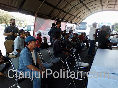 Sopir dan Kernet Di Terminal Pasirhayam Cianjur, Kali Ini ...