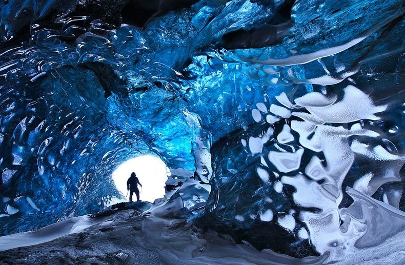 Skaftafell-ice-cave-2