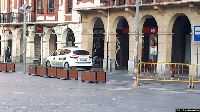 vehículo policial en Barakaldo