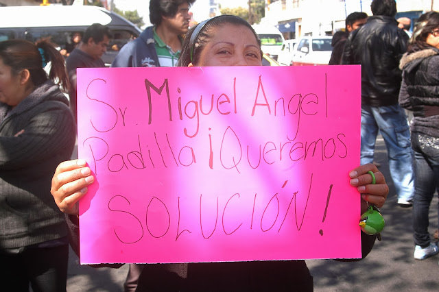 Comerciantes de Ecatepec protestan por que no les permiten instalar mercado navideño 