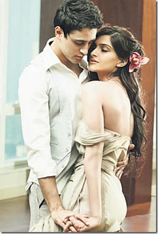 Sonam Kapoor and Imran Khan hot kiss