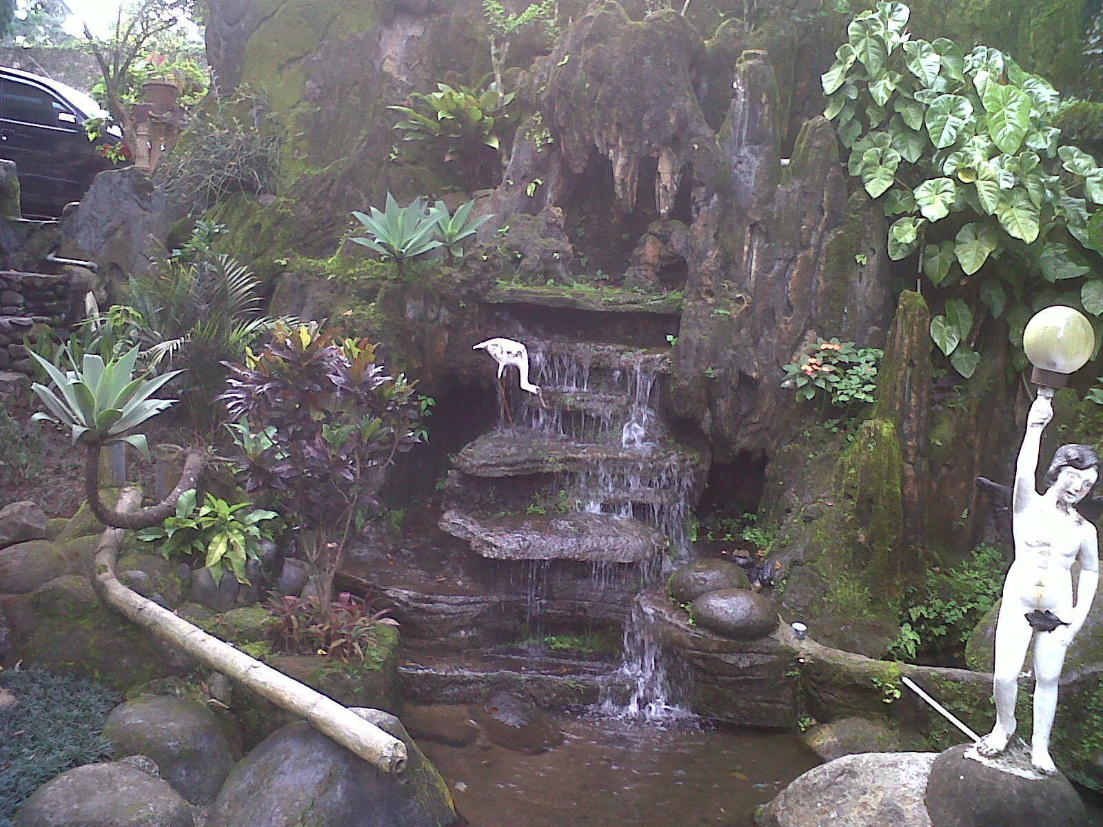 Warna Alam Landscape Garden Taman Rumah Relief Tebing Dengan Air