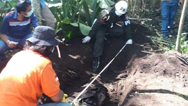 Mayat Terkubur Tak Wajar, Ini Cerita Orang Tuanya