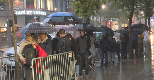 iPhone fans brave bad weather to get new phone, Apple Watch {Video}