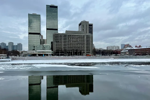 набережная Тараса Шевченко, Москва-река, Краснопресненская набережная, Центр международной торговли