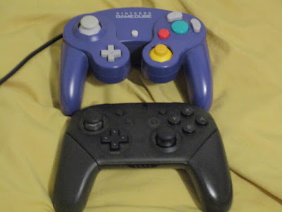 Nintendo GameCube controller vs Nintendo Switch Pro Controller comparison