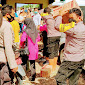 Peduli Banjir Hu'u, Kapolres Dompu Ditemani Bhayangkari, Turun Tinjau dan Serahkan Bantuan Untuk Korban