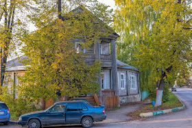 Усадьба Хомякова с деревянными колоннами