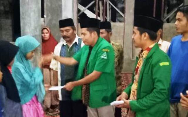 Pertama Kali Buber di  Masjid Al-Ikhlas Korong Tanjung Basung II Banda Gadang Ansor Padang Pariaman Serahkan Santunan dan Buber