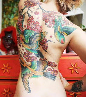 Tatuagens-013-passaros-pelas-costas-feminina