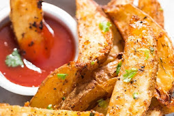 Truly Crispy Garlic Parmesan Baked Potato Wedges