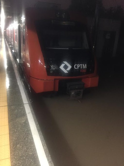 Estação CPTM inundada