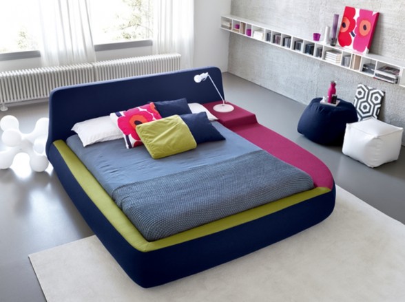 Двоспальне ліжко Dinghy з різнобарвною яскравою оббивкою