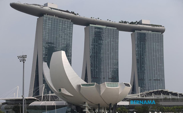 TERBARU!!! Singapura mula longgar syarat pemutus rantaian COVID-19. Singapura akan melonggarkan beberapa peraturan pemutus rantaian jangkitan wabak COVID-19 secara berperingkat dengan membenarkan aktiviti ekonomi dan perkhidmatan terpilih kembali beroperasi mulai Selasa ini, menurut pasukan petugas pelbagai kementerian mengenai COVID-19.