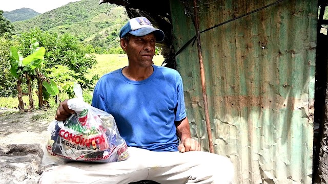   Durante dos días consecutivos Comedores Económicos del Estado (CEED) realizó un amplio operativo de entrega de kits de raciones crudas en San José de Ocoa 