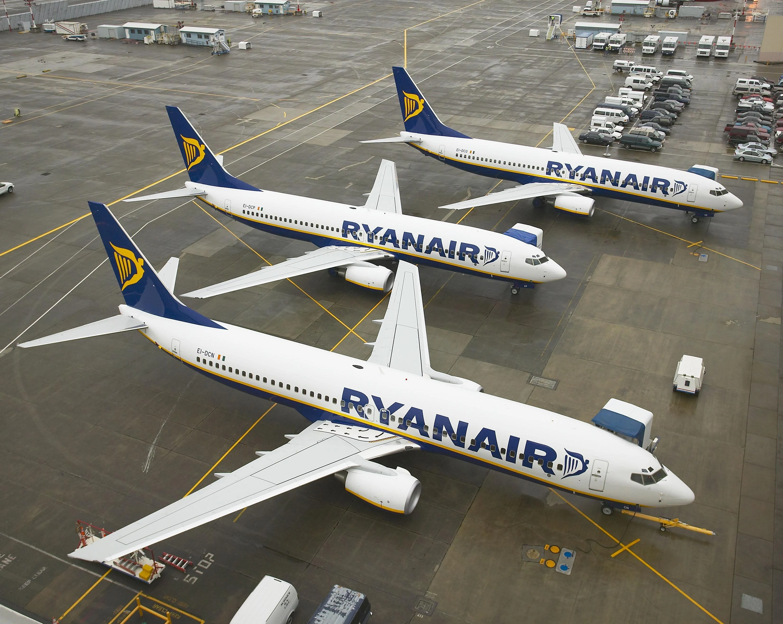 Ryanair: Κλείνει τη βάση της στην Αθήνα για το χειμώνα