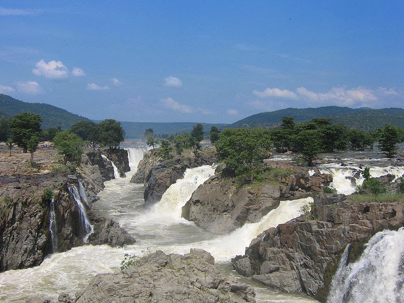 Tamilnadu Tourism: Hogenakkal Falls or Hogenakal Falls