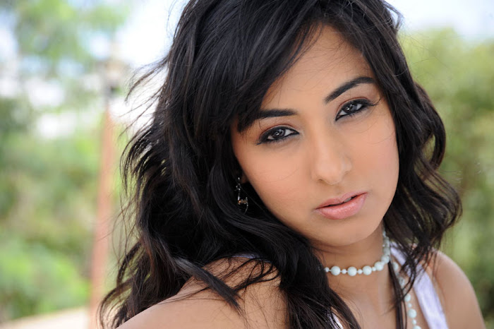 sakshi gulati from ksda movie, sakshi new actress pics