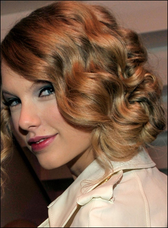 taylor swift with curly hair. Taylor Swift Celebrity