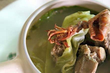 Beef soup with fried dried squid