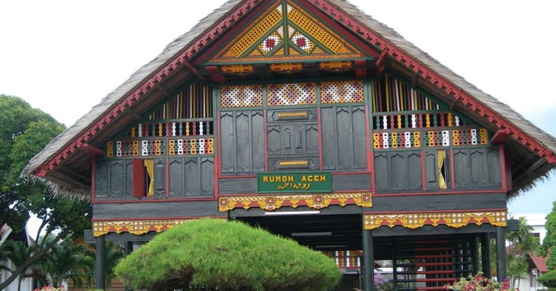 RUMAH ADAT DI INDONESIA ~ Yoki Mirantiyo