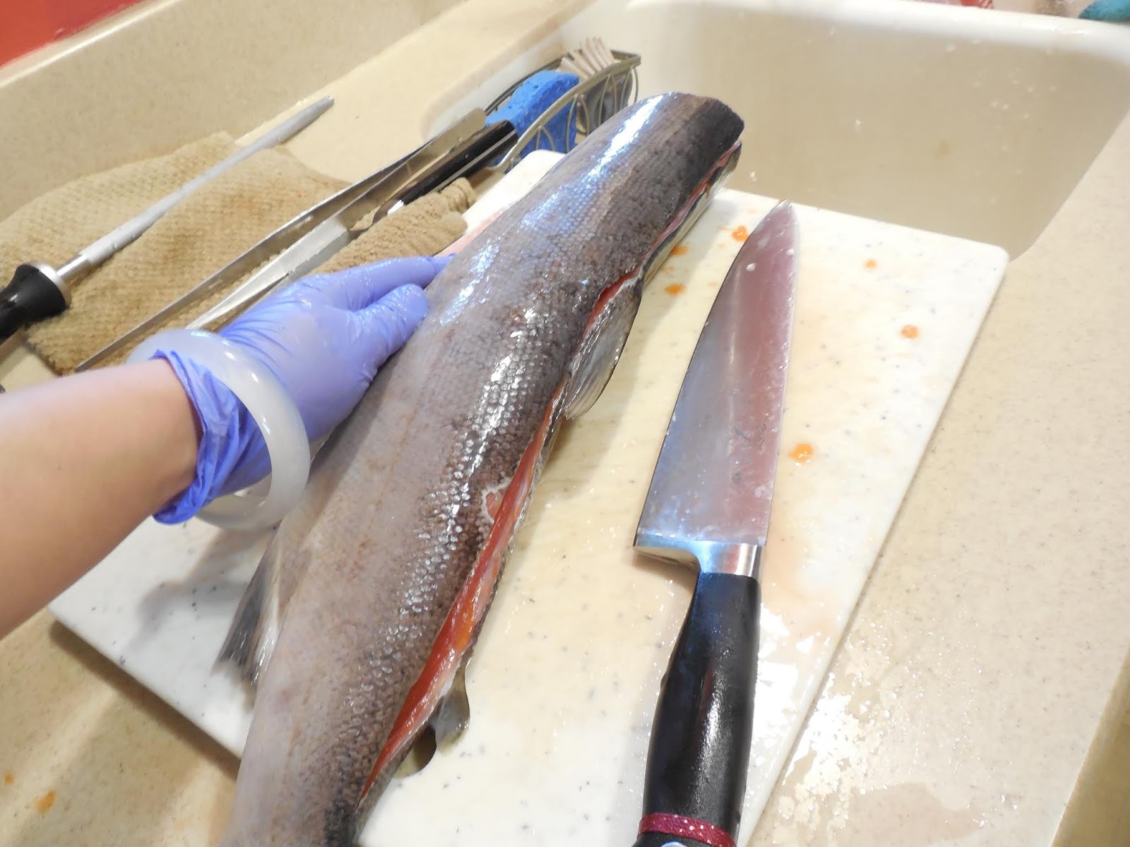 靜姐上菜 Jean的廚房飲食歡樂記 支解鮭魚 魚頭 魚骨 魚肉片