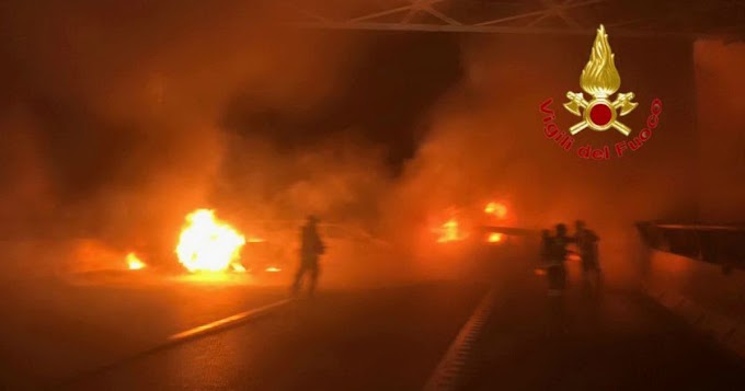 Assalto al blindato: due auto date alle fiamme in autostrada