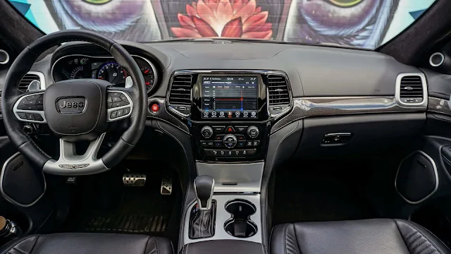 Jeep Grand Cherokee Trackhawck interior 2020, SRT
