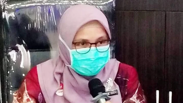 Foto: Feri Mulyani Hamid. Warga Agar Tetap Setia Mengenakan Masker.