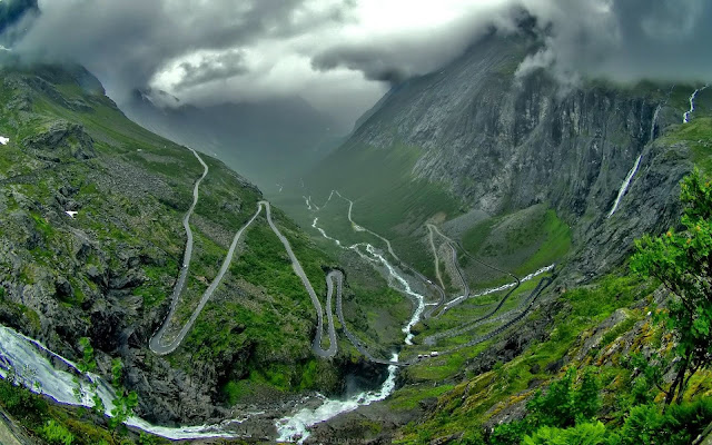 Estrada nos Andes