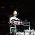 Coldplay Nyanyikan Lagu "Crawling" Untuk Mengenang Chester Bennington Ketika Konser Di New Jersey