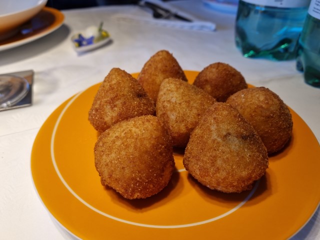 arancini con ripieno di ragu di coratelle di agnello