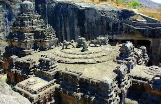 शिवजी का एक ऐसा मंदिर, जिसे देख वैज्ञानिक भी हैरान-: यह मंदिर स्थित है औरंगाबाद के महाराष्ट्र में। इसे कहते हैं कैलाश मंदिर।​