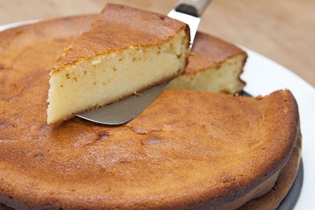 Vrlo jednostavna i neobična torta od sira: Savršeno ide uz kafu ili čaj