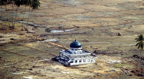 tsunami di indonesia