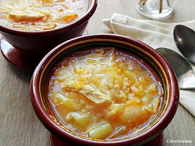 Sopa de arroz con pollo