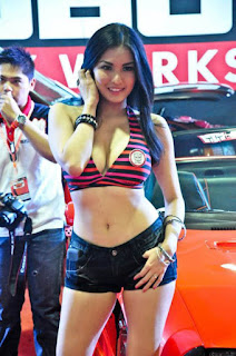 abby poblador bikini pics at 2012 trans sport auto show 02