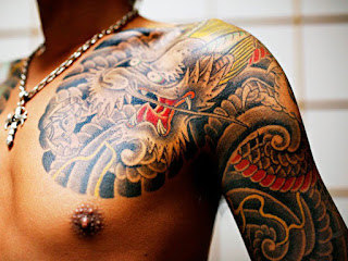 tato yakuza di dada dan lengan