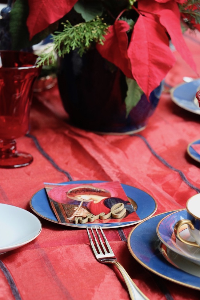 The Christmas Red and Navy Blue Table Setting combines both luxurious fabrics with textured accents.