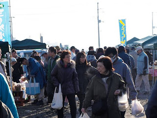 館鼻岸壁朝市（新八の朝市）