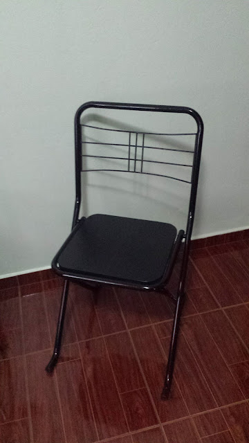 Cadeira e cabideiro do meu quarto repaginados!