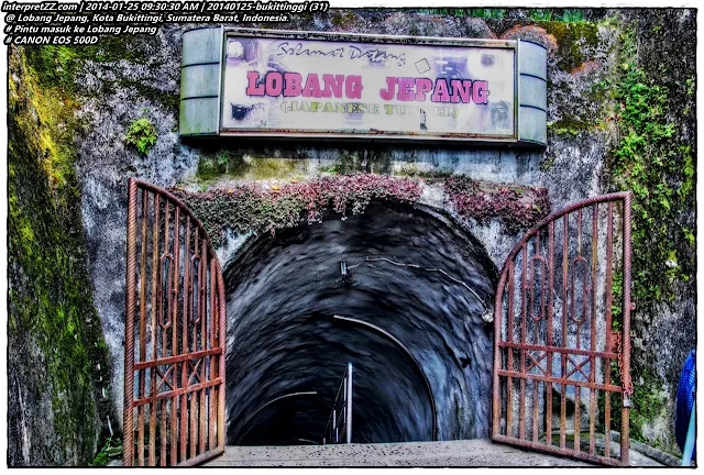 Gambar pintu masuk ke Lobang Jepang atau Japanese Tunnel.